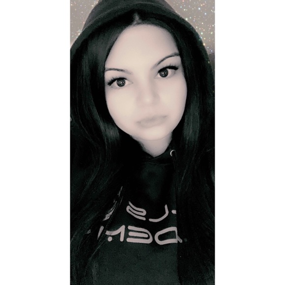 Meet your Posher, Nicole - Picture 1 of 1